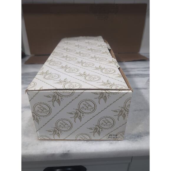 Heritage Signature Collection Wanda‎ Porcelain Doll 15.5", Vintage Collectible - Picture 4 of 7